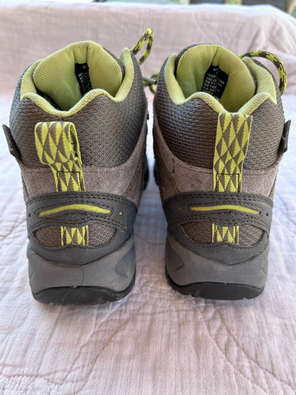Kids Waterproof Lace-Up Trail Model Hiking Boots - sz 6